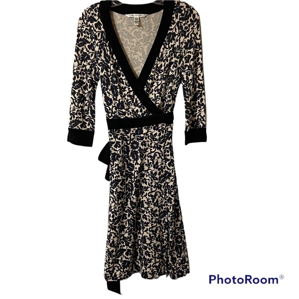 Diane von Furstenberg Black & Ivory Pure Silk Wrap Dress Size 4